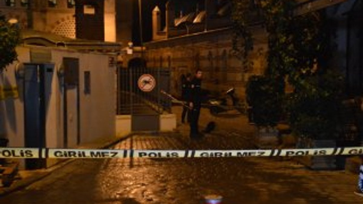 Karaköy'de cami yanında bir erkek cesedi bulundu