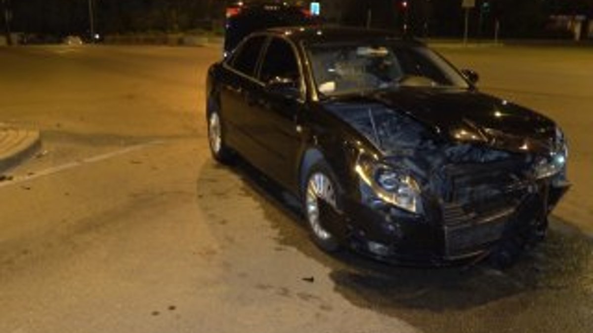 Bursa'da iki araç kafa kafaya çarpıştı