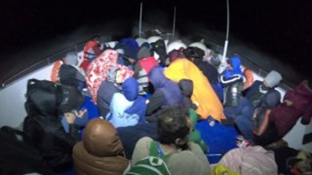Midilli Adası'na geçmek isteyen 84 göçmen yakalandı