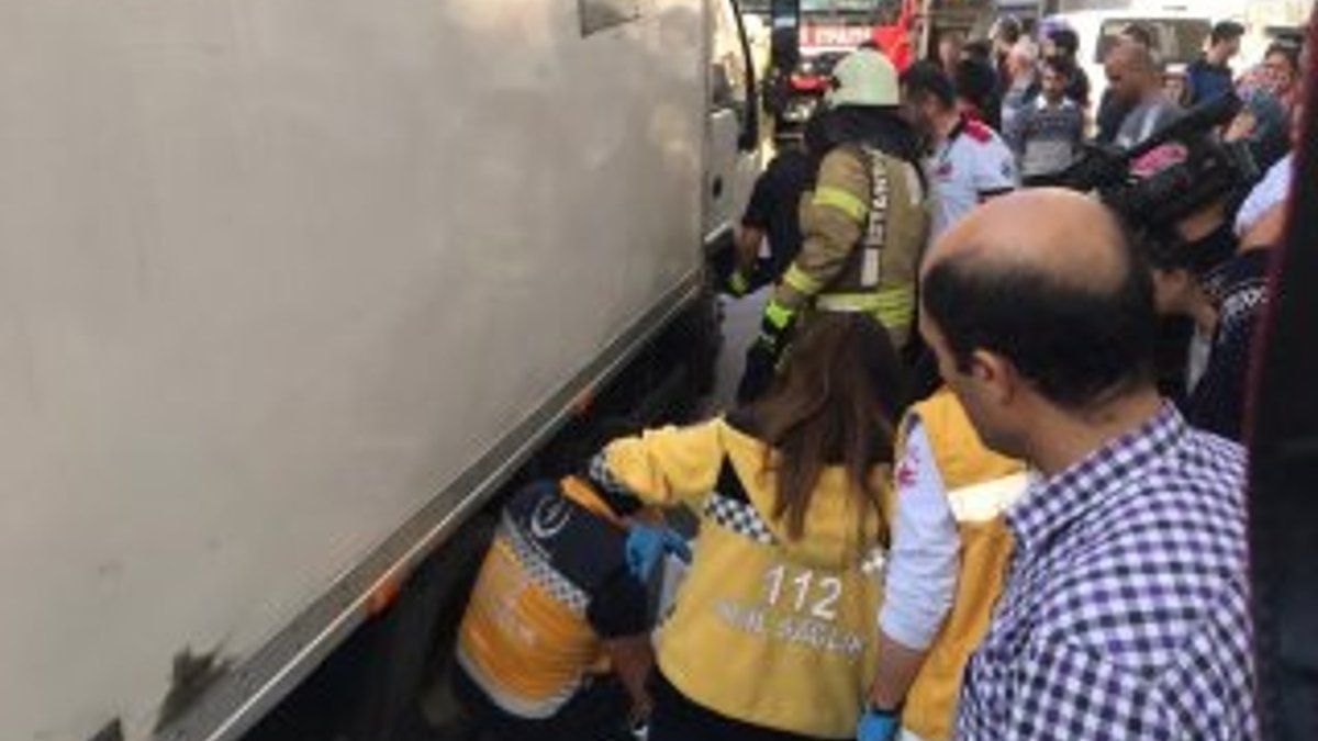 Fatih'te kamyonetin altında kalan kadın yaşamını yitirdi