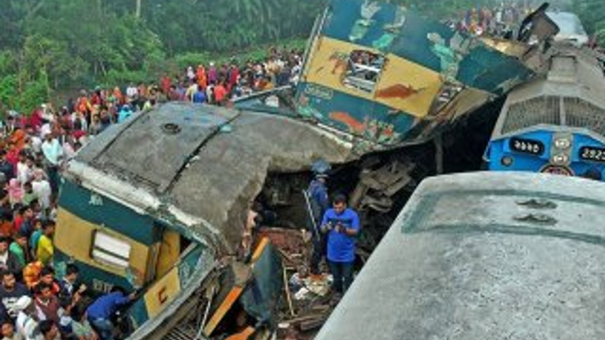 Bangladeş'te tren kazası oldu