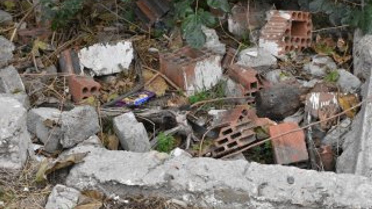 Manisa'da boş arsada bulunan bebek cesedi