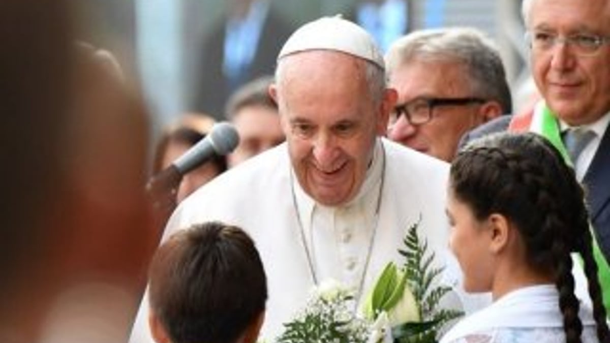 Papa'dan çocuklar için pornoyu yasaklayın çağrısı