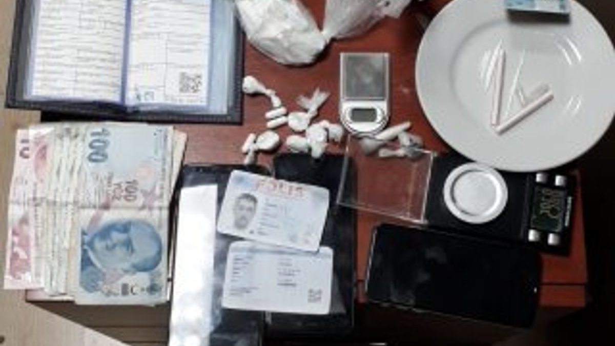 Kağıthane'de uyuşturucu satıcısı eski polis çıktı
