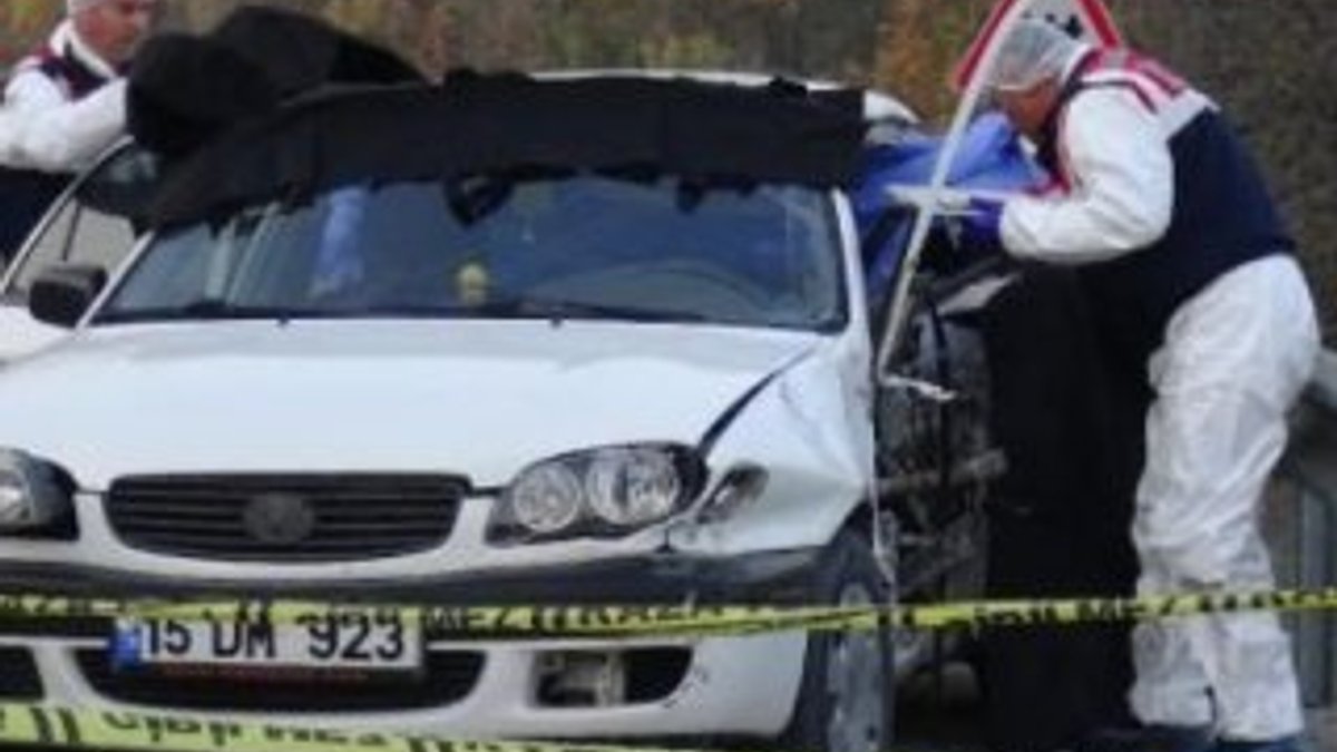 Karabük'te otomobil bariyere çarptı: 4 ölü, 1 yaralı