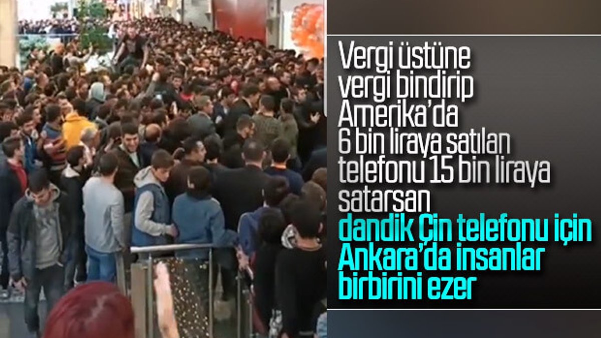 Ankara'daki AVM'de akıllı telefon izdihamı