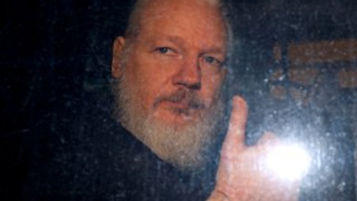 Assange hakkındaki tecavüz suçlaması düşürüldü