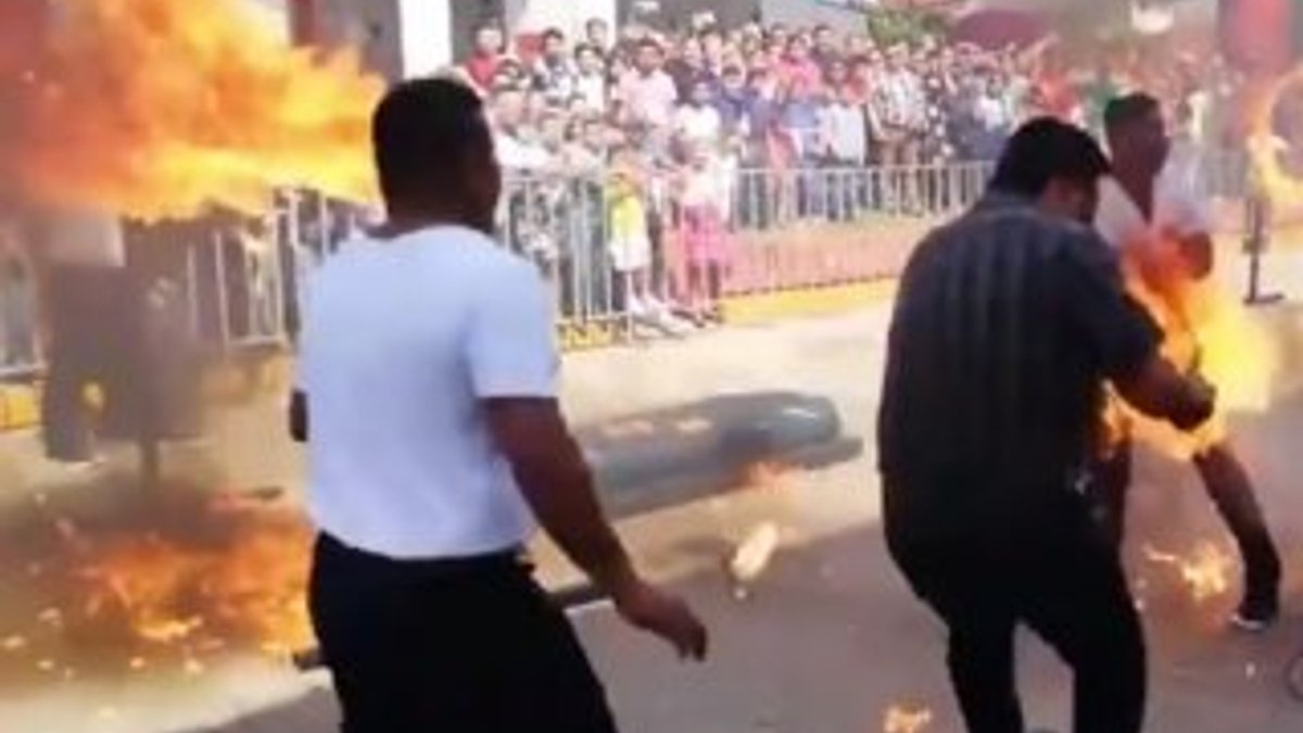 Meksika'da ateşle şov yapan adam alev aldı