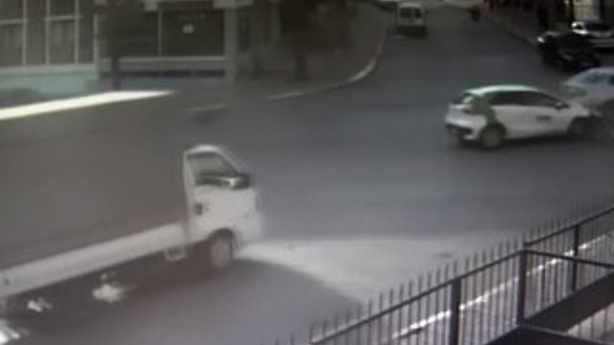 İstanbul'da hızını alamayan sürücü araca çarptı
