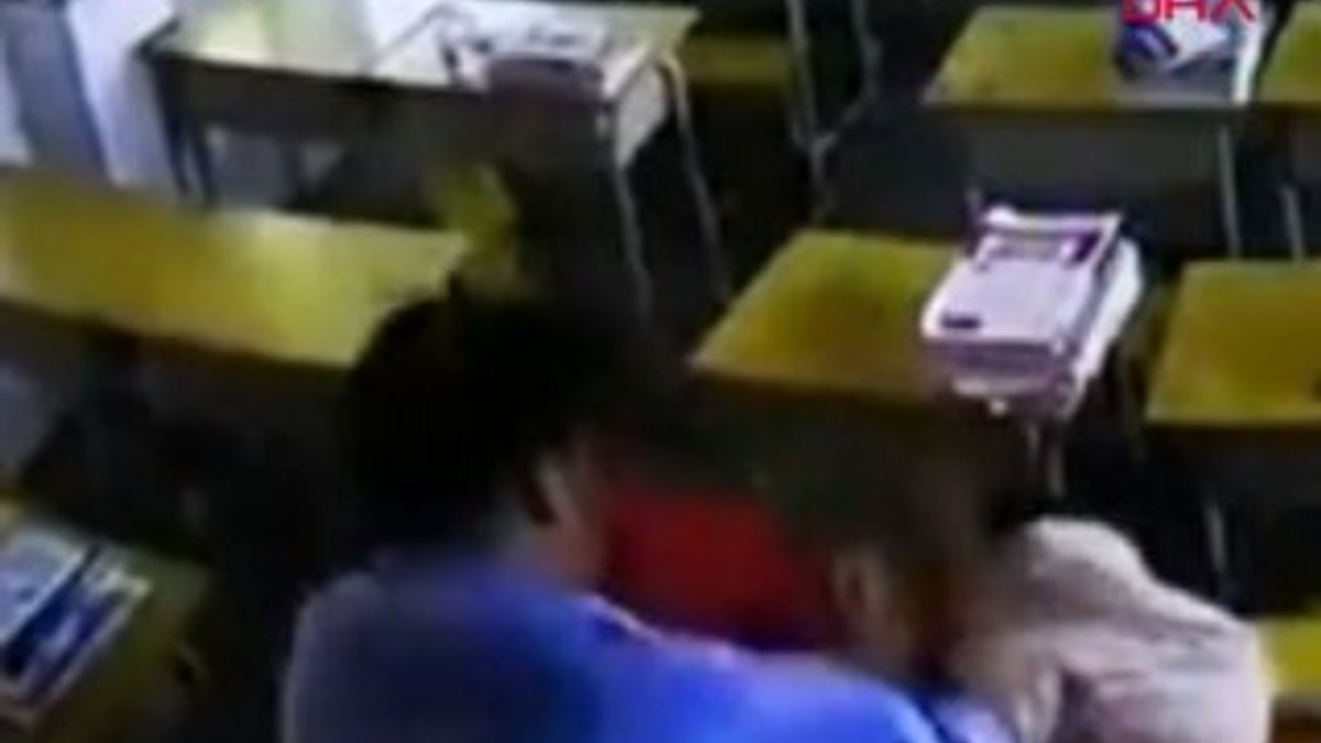 Çin'de bir öğretmen okulda saldırıya uğradı