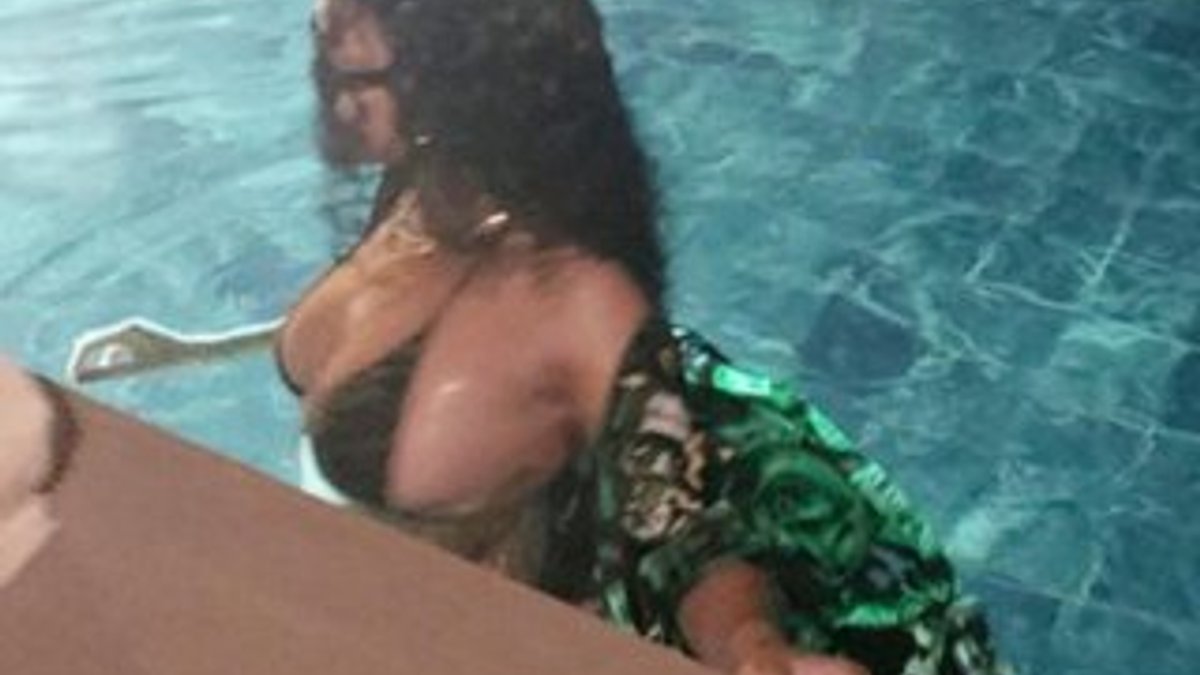 Rihanna'dan bikinili pozlar