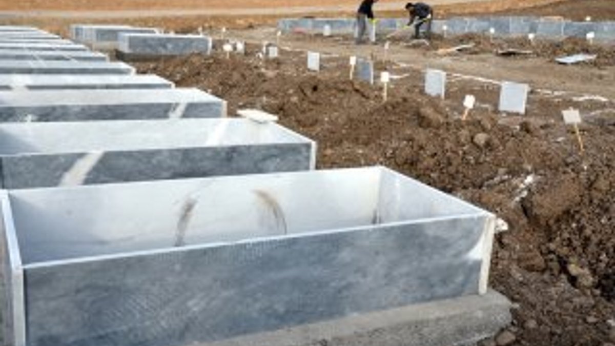 Muş'ta baraj suyu altında kalacak mezarlıklar taşındı