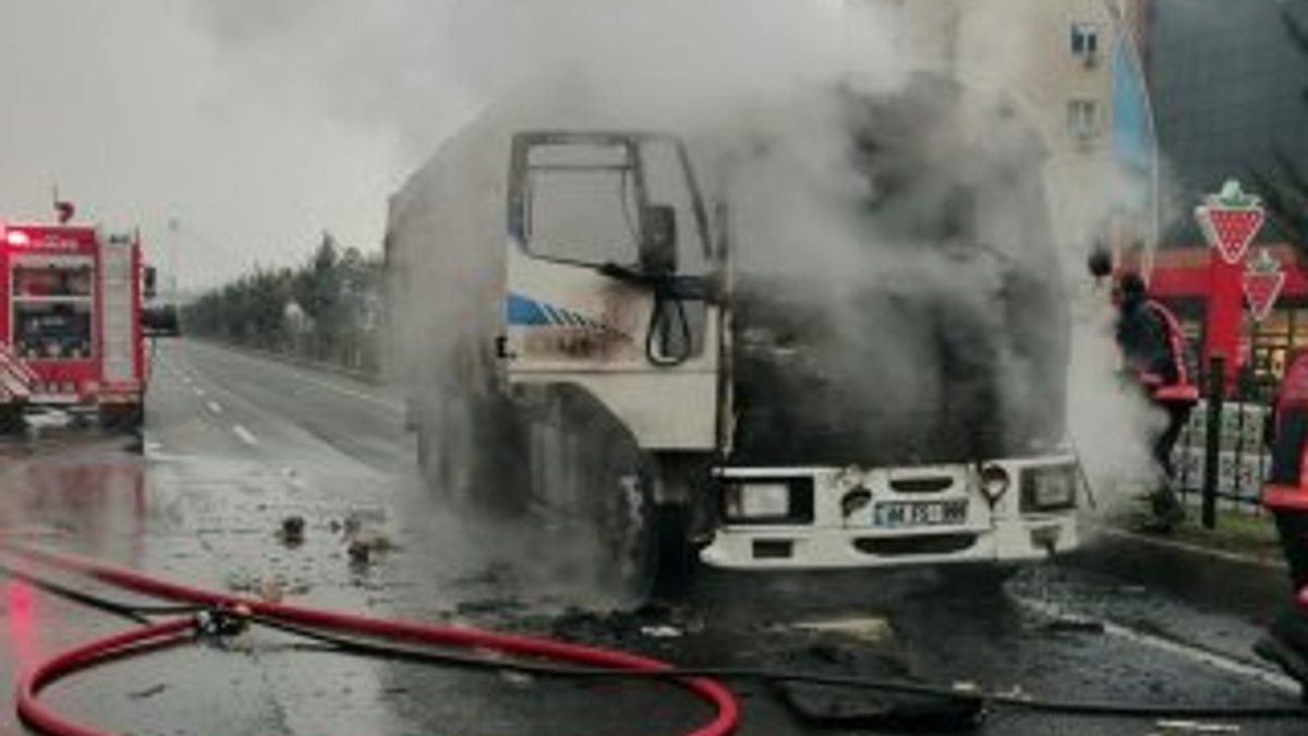 Malatya'da pancar yüklü kamyon yandı