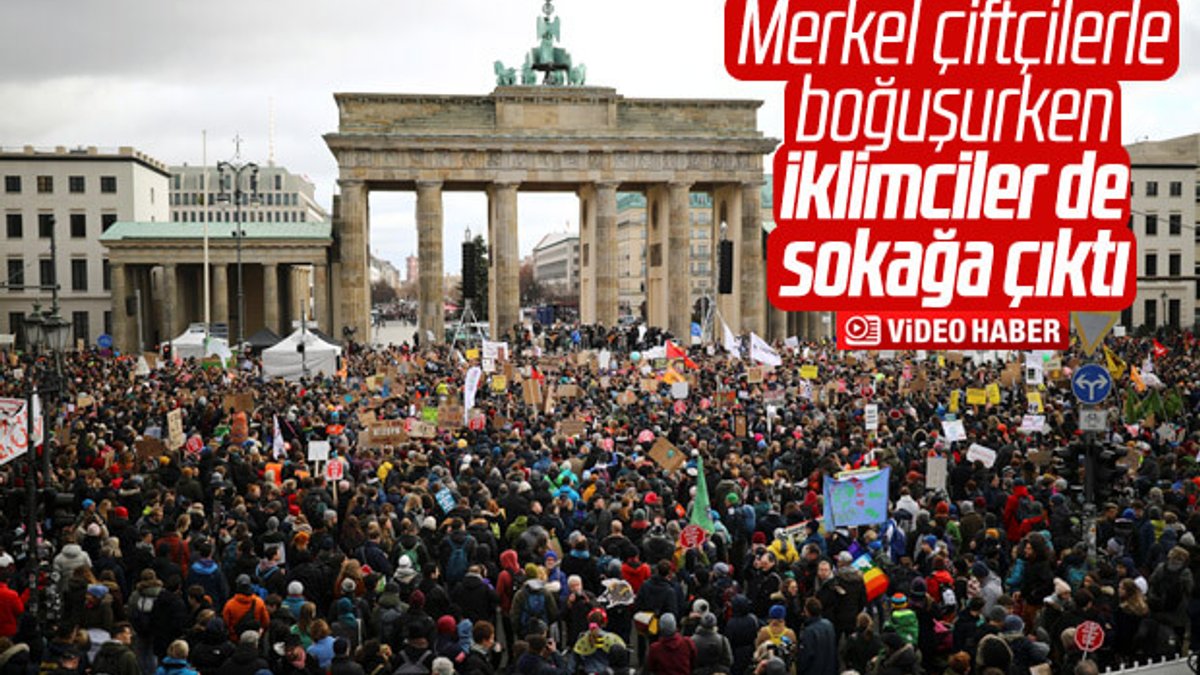 Almanya’da binlerce öğrenci, iklim için yürüdü