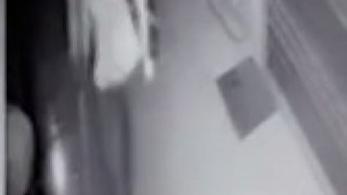 Manisa'da hırsızlar kürekle kamerayı kapattı
