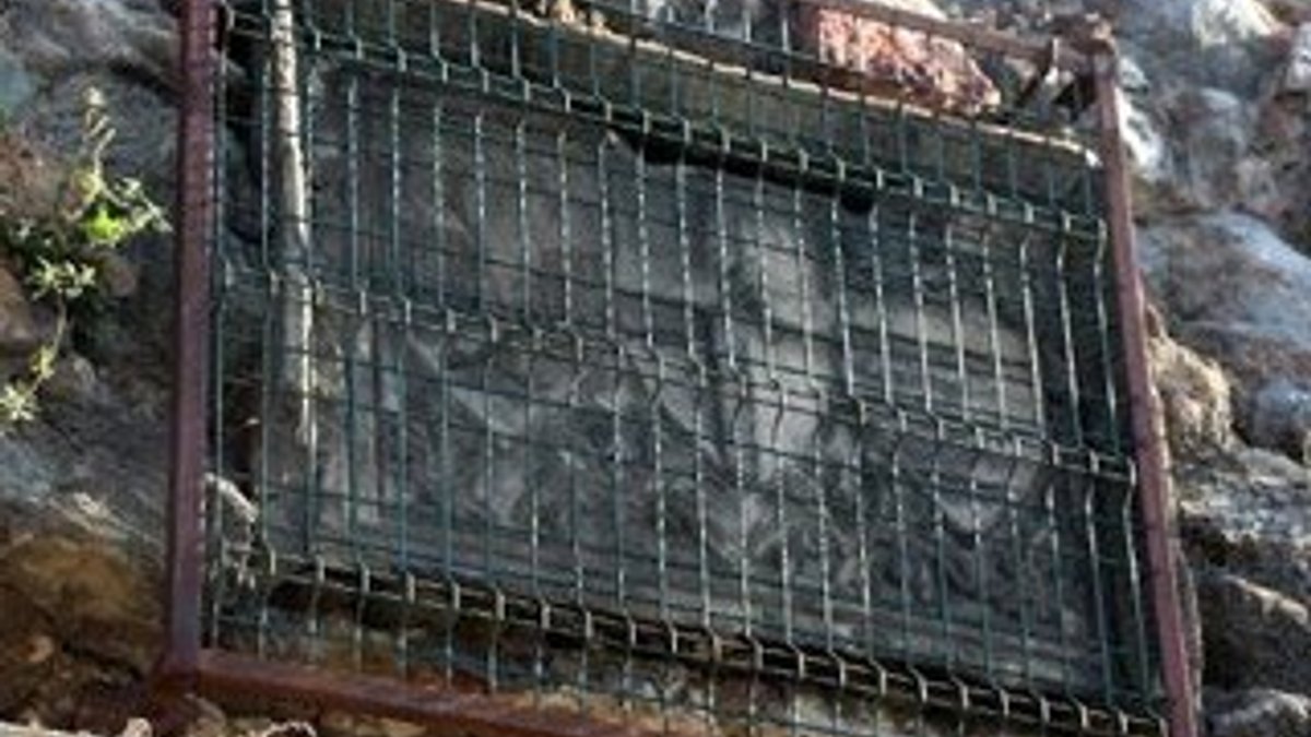 Galata'daki 'Cenova Arması' demir korkulukla çevrildi