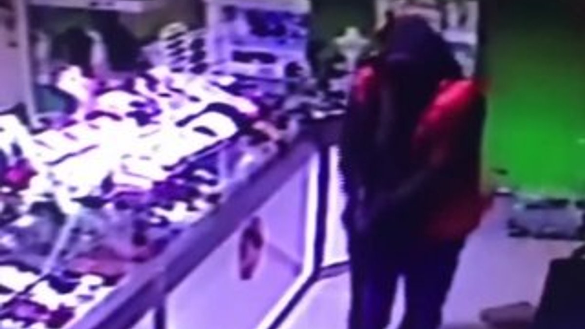 Adana'da kuyumcu hırsızlığını güvenlik kamerası kaydetti