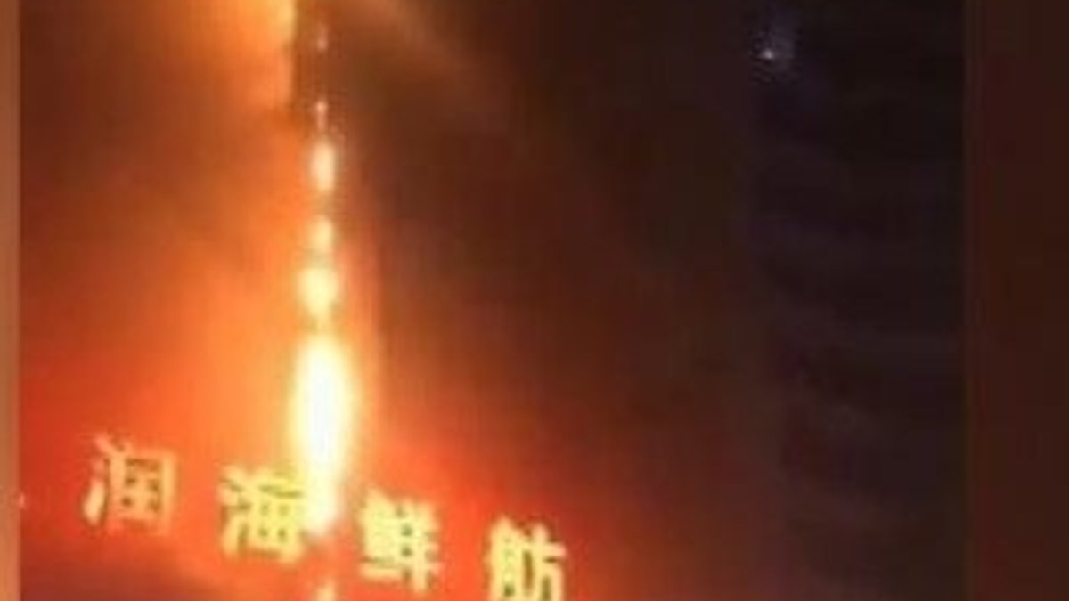 Çin’de 25 katlı apartmanda yangın