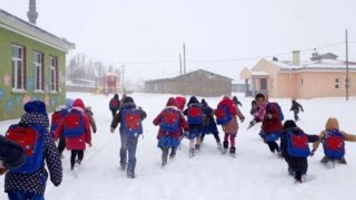 Yılın ilk kar tatili Erzincan'da