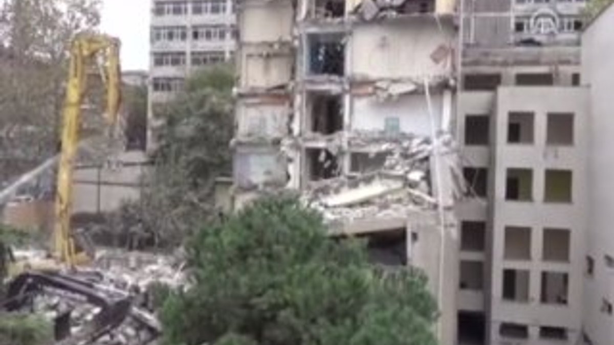 İÜ Diş Hekimliği Fakültesi'ndeki binaların yıkımına başlandı