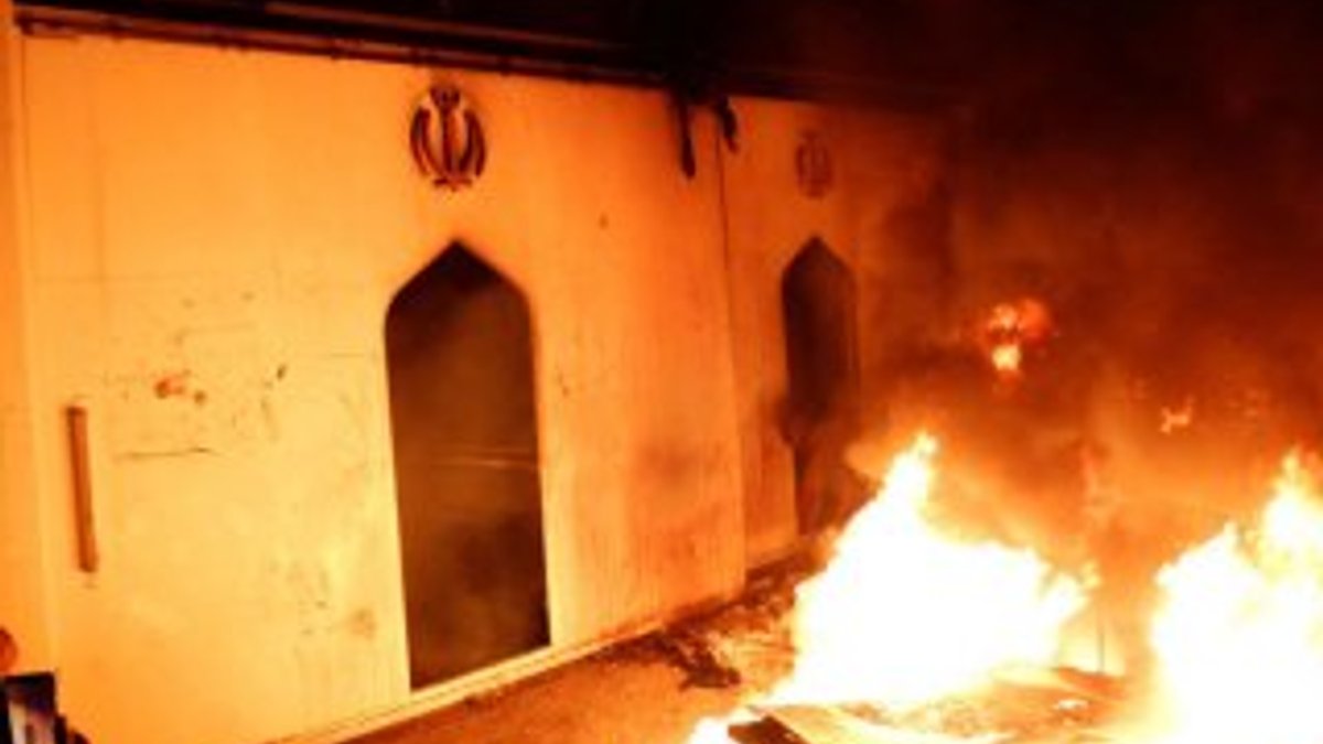 İran'ın Necef'teki başkonsolosluğu ateşe verildi