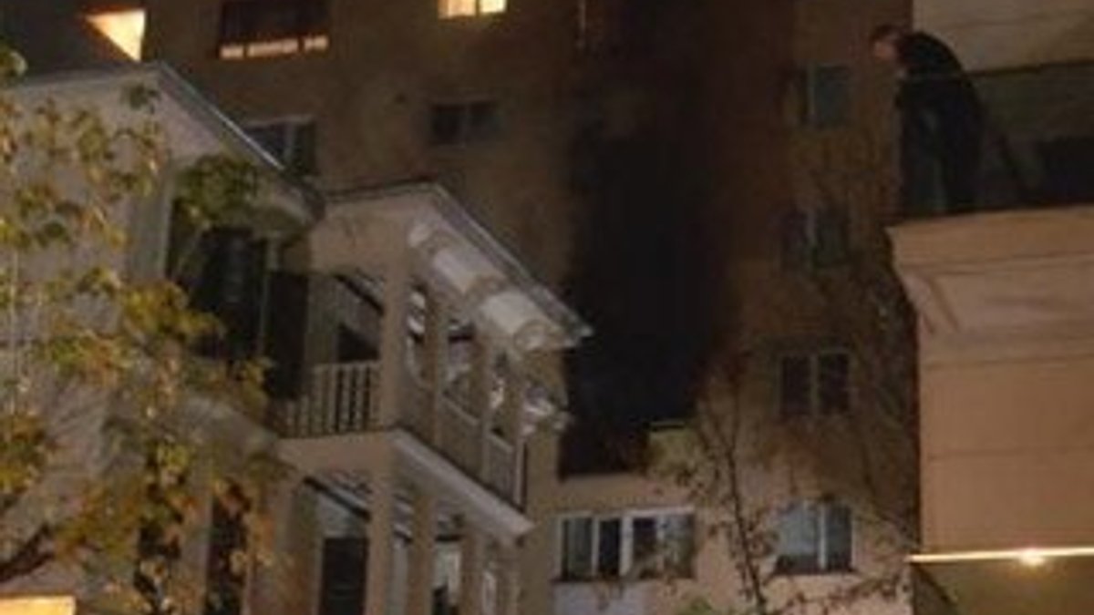 Kadıköy'de 8 katlı binada yangın