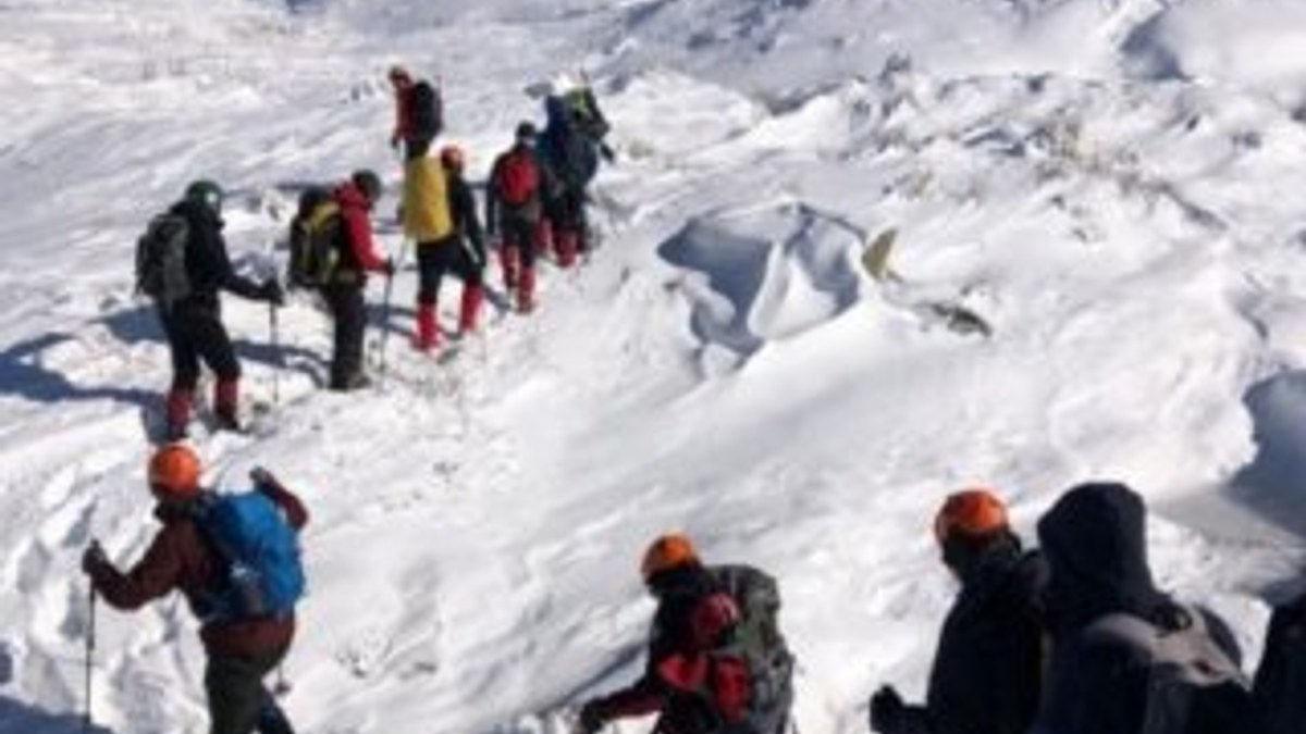 Uludağ'da kayıp dağcılar dedektörle aranıyor
