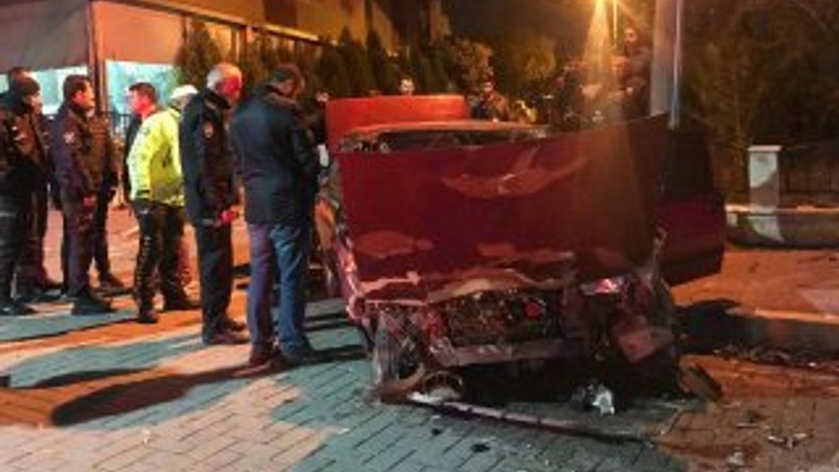 Manisa'da polis uygulamasından kaçan araç kaza yaptı