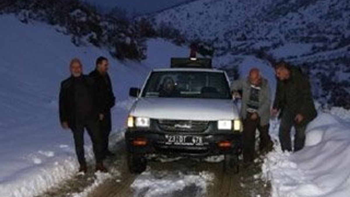 Elazığ'da karda mahsur kalan 40 orman işçisi kurtarıldı