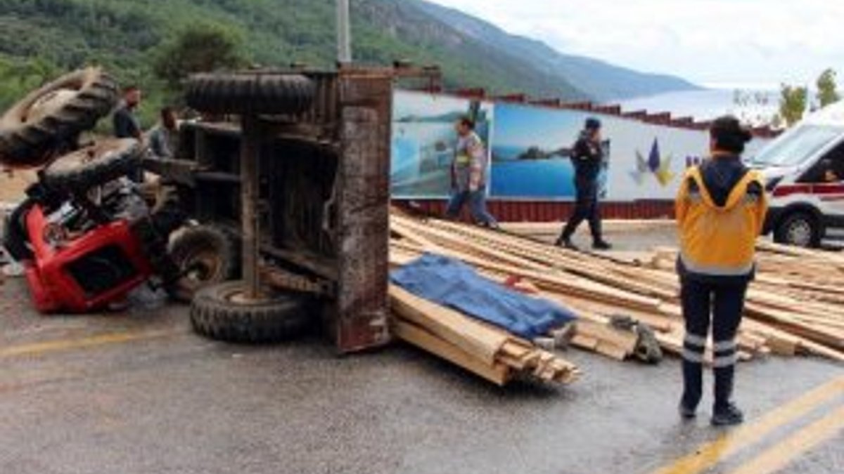 Fethiye'de traktör devrildi: 1 ölü 1 yaralı