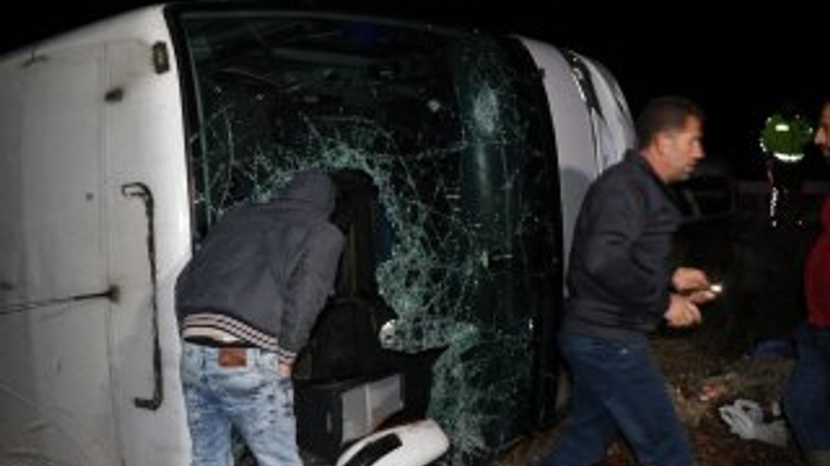 Erzincan'da yolcu otobüsü bir araca çarpıp şarampole uçtu