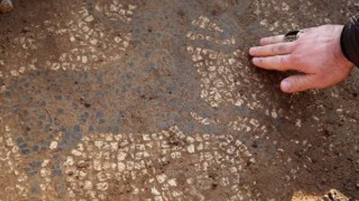 2 bin 200 yıllık mozaiği satmaya çalışanlar yakalandı