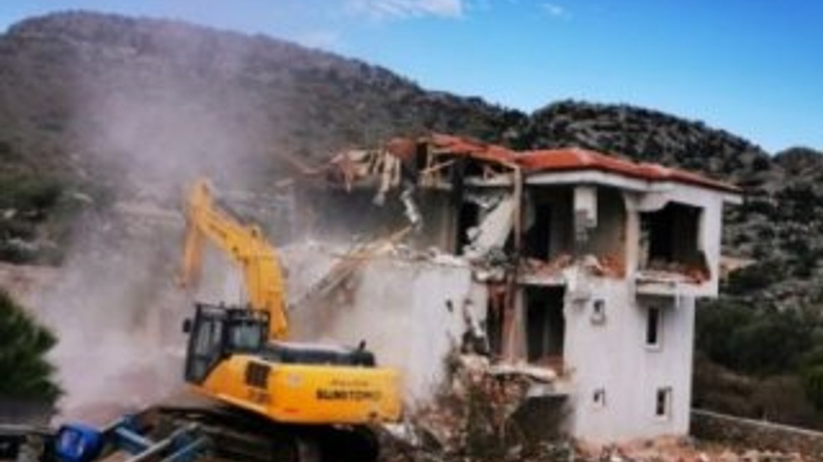 Marmaris’te kaçak yapıların yıkımı başlatıldı