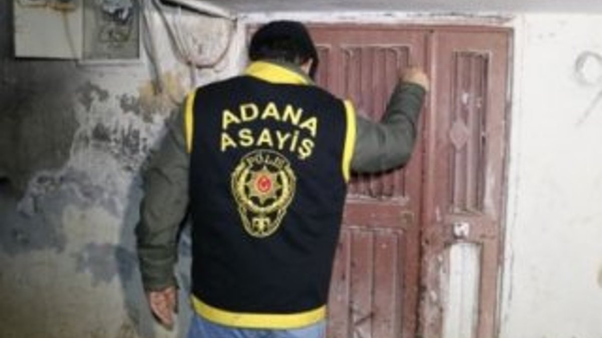 Adana polisi 52 firariye operasyon düzenledi
