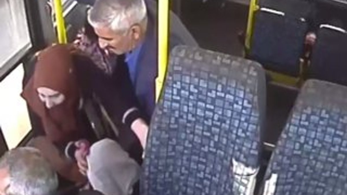 Ani fren yapan minibüste yaşlı kadın düştü