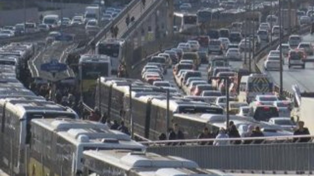 İstanbul'da metrobüs araç ve sefer sayısı artırıldı