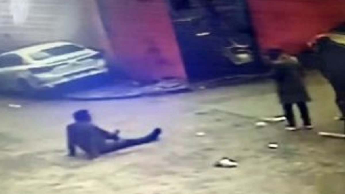 Fatih'te bir kişi tartıştığı şahsı ayaklarından vurdu
