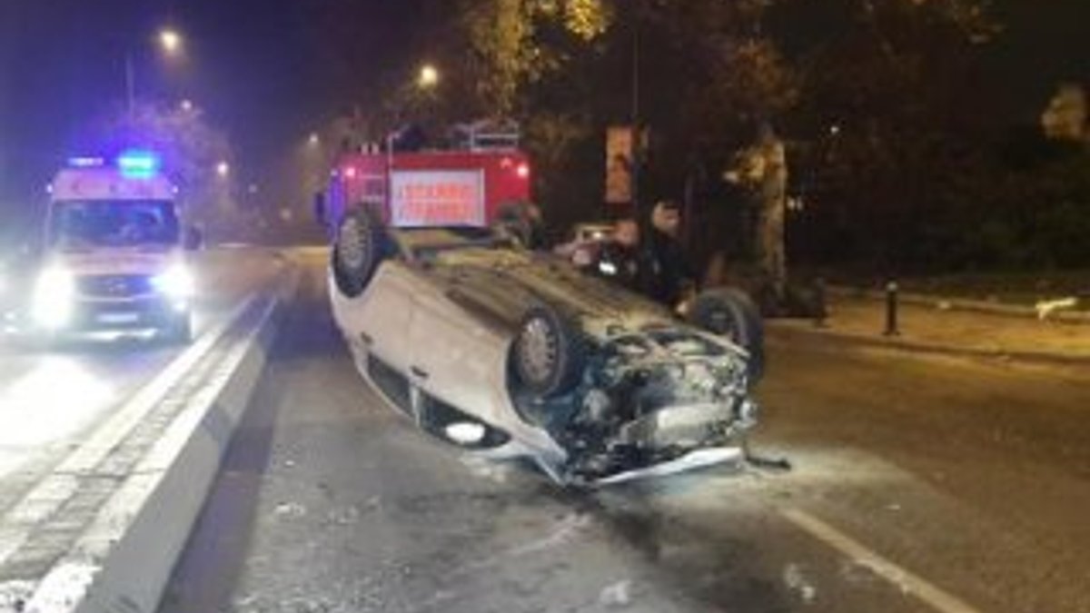 Fatih'te şüphelileri kovalayan polis aracı kaza yaptı