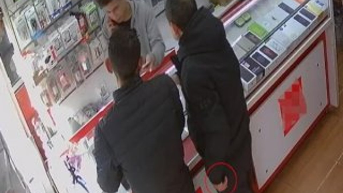 Afyonkarahisar'da telefon hırsızı kameraya yakalandı