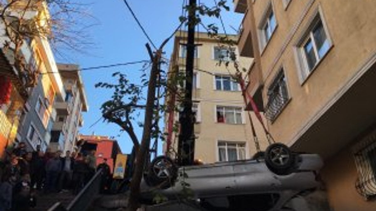 Maltepe'de otomobil bahçeye uçtu