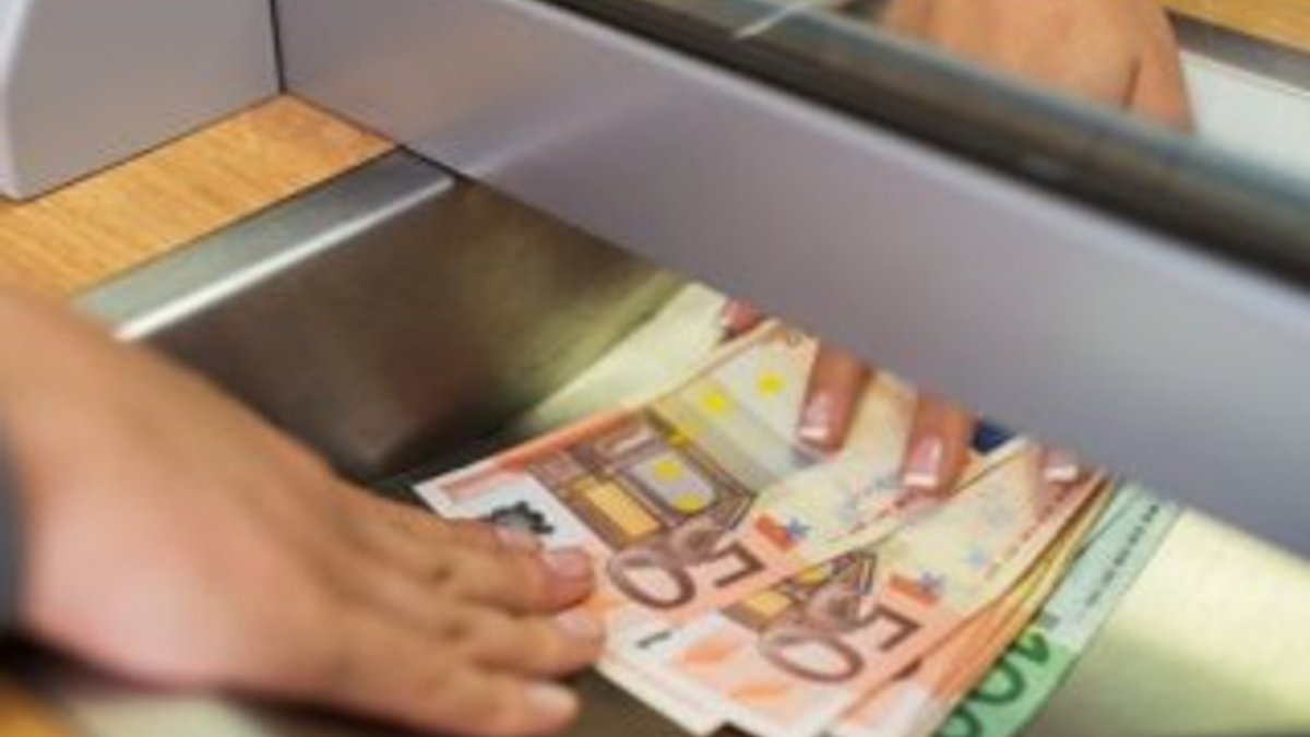 Kırşehir'de dalgınlıkla müşteriye 20 bin lira verdi