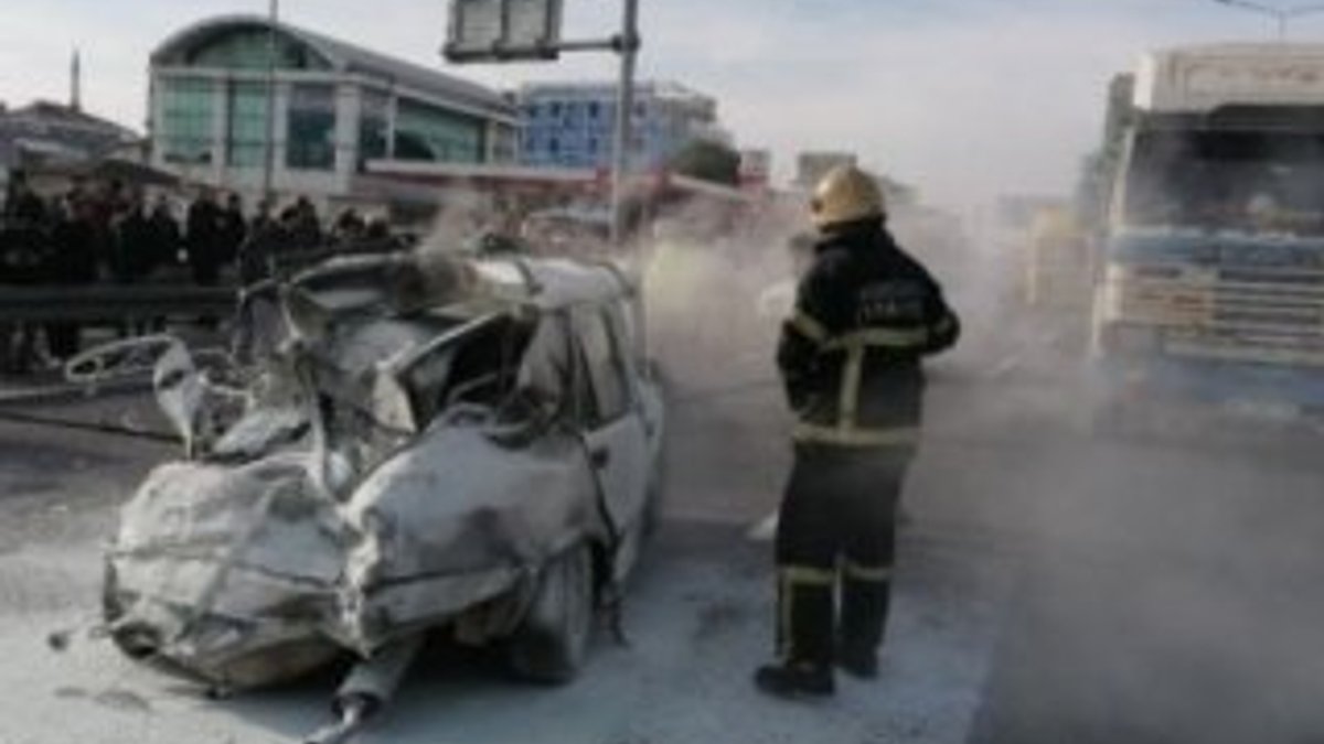 Gebze'de kaza sonrası araç alev aldı: 2 yaralı