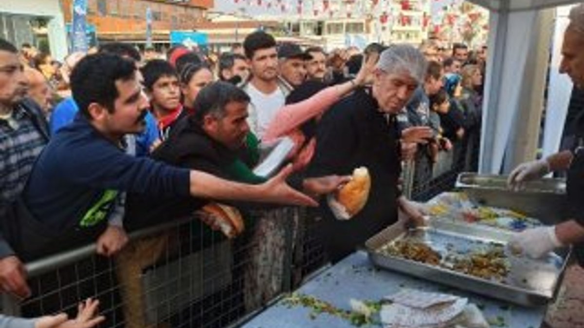 Mersin'de festivalde balık-ekmek izdihamı