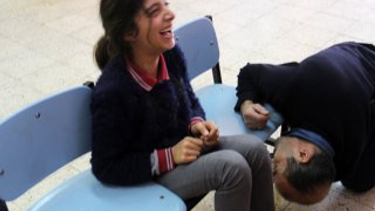 Erzurum'da sıraya sıkışan öğrenci, gülme krizine girdi
