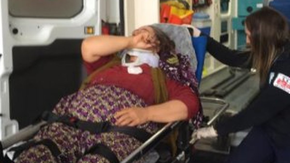 Zeytin işçilerini taşıyan minibüs kaza yaptı: 10 yaralı