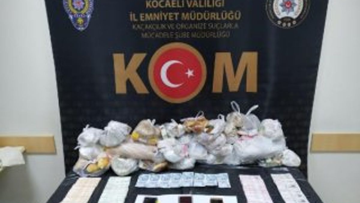 Ekmek alıp 100 lira sahte para verenler yakalandı