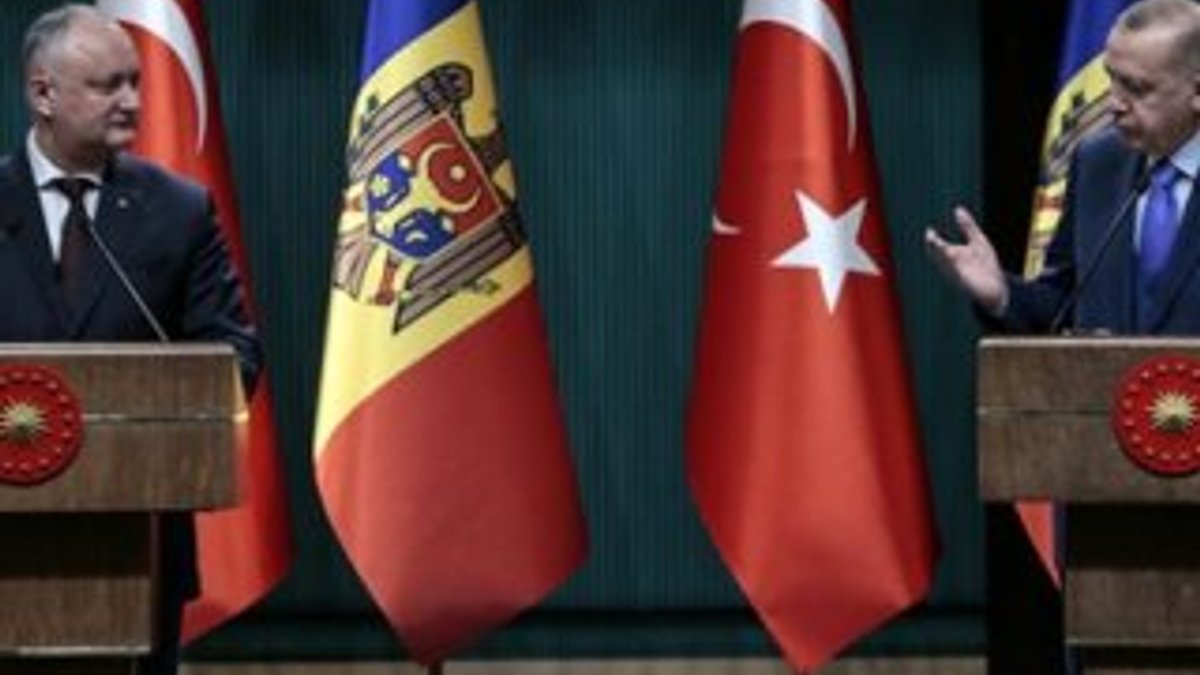 Erdoğan: Moldova'daki FETÖ okullarını bize devredin