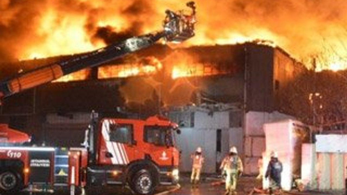 Zeytinburnu’nda dokuma fabrikasında yangın