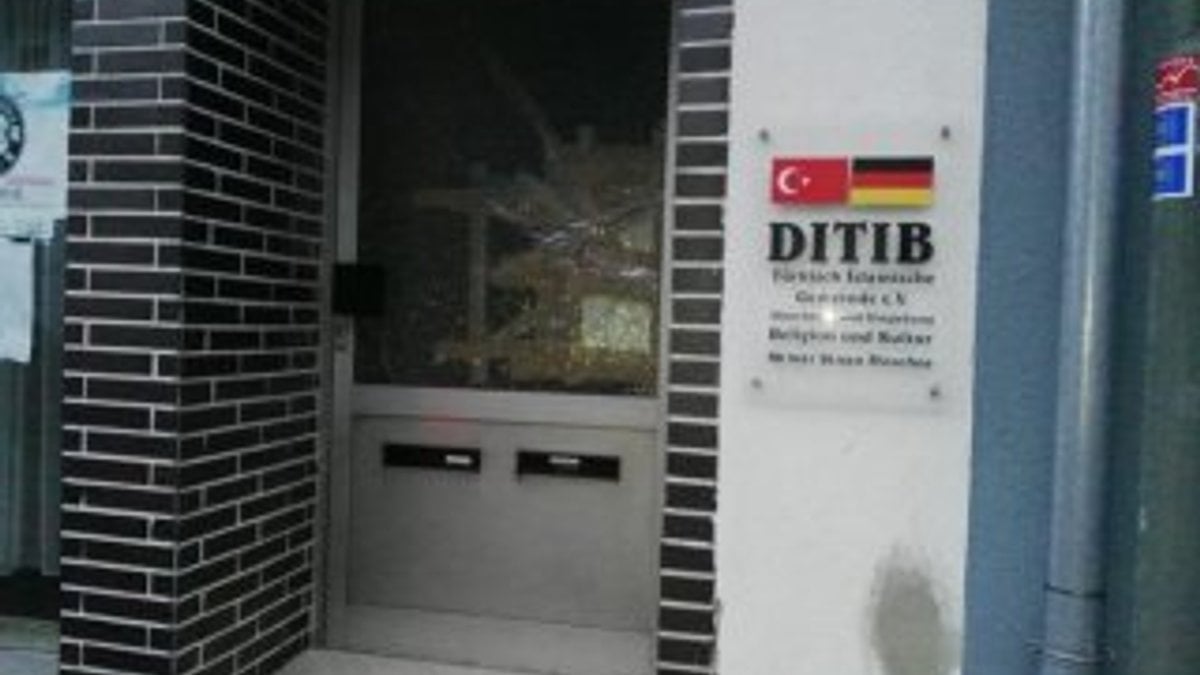 Almanya’da camiye saldırı