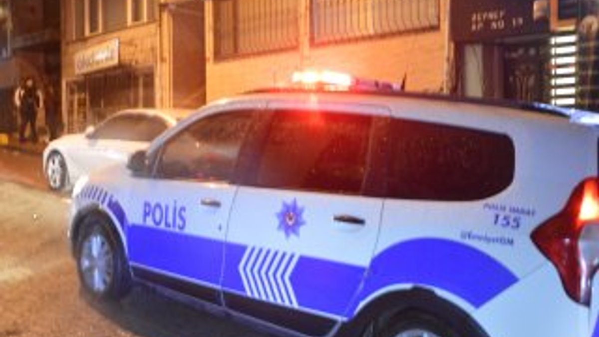 İstanbul'da 3 hırsız bir dükkandaki kasayı çaldı
